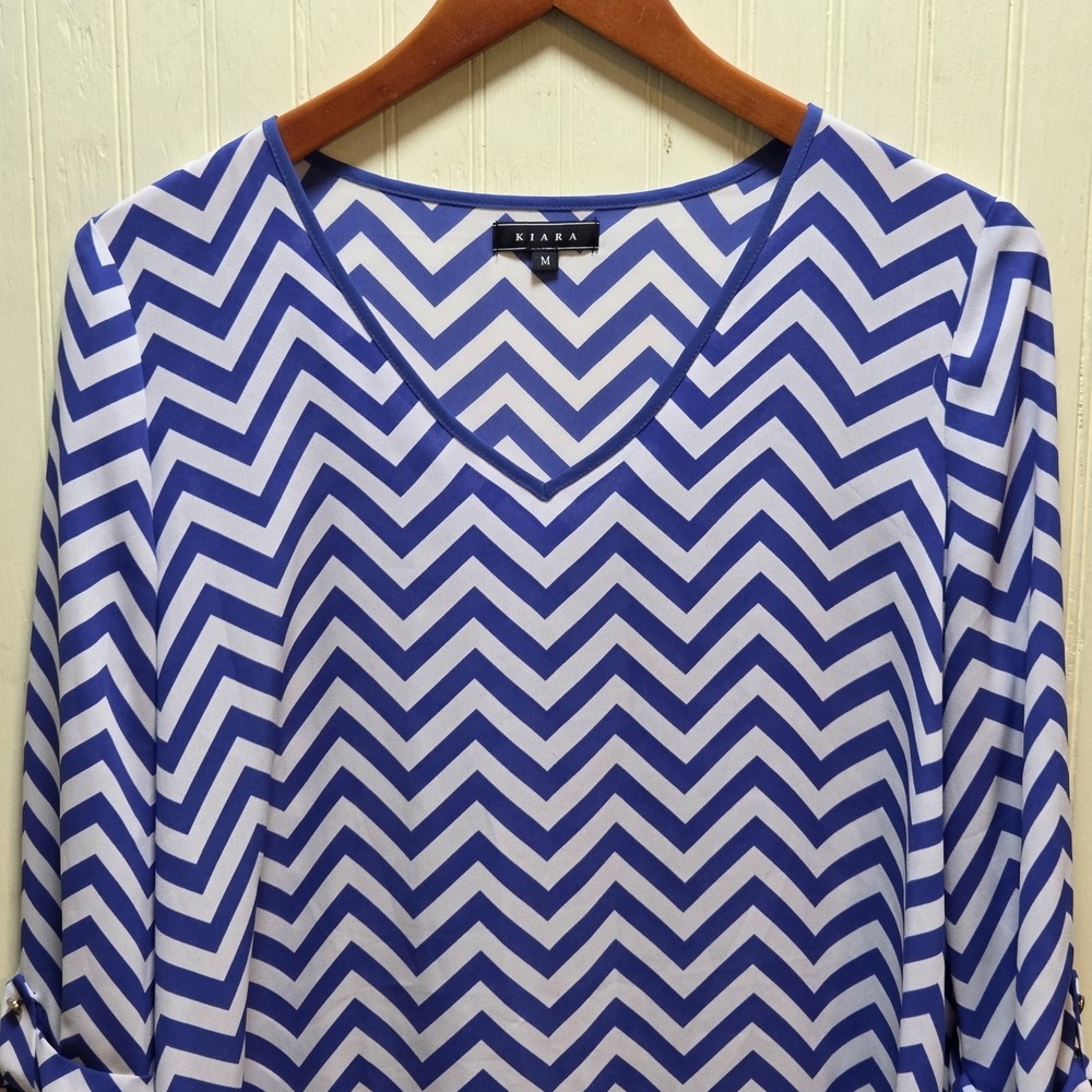 Kiara Blouse Womens Medium Blue V Neck 3/4 Roll Tab Sleeve Chevron Tunic Top